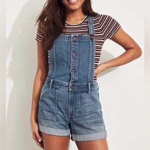 Hollister High Rise Mom 4” Short Overalls ‘Seen on TV, Betty Riverdale’ sz M